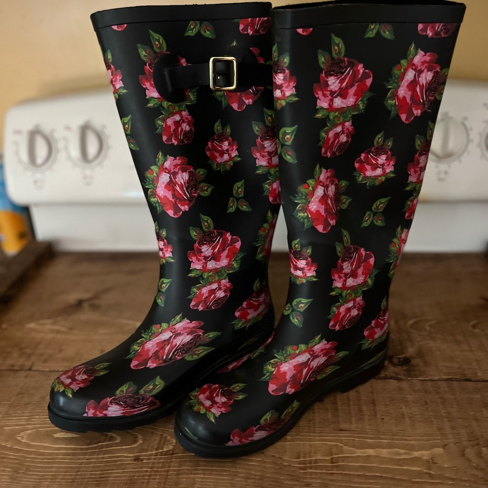 Betsey Johnson floral rose rain boots 7 "drizzle"